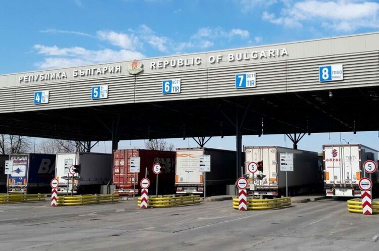 Задържаха близо 40 тона недекларирани зеленчуци