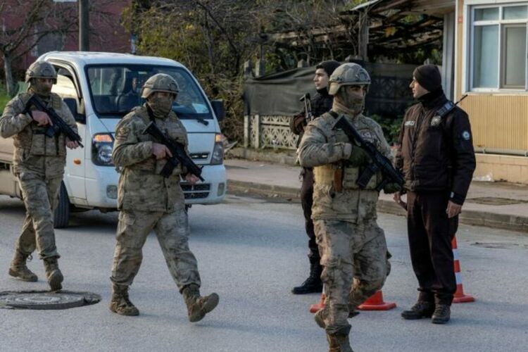 Турция задържа стотици за връзки с ИДИЛ след смъртоносна престрелка