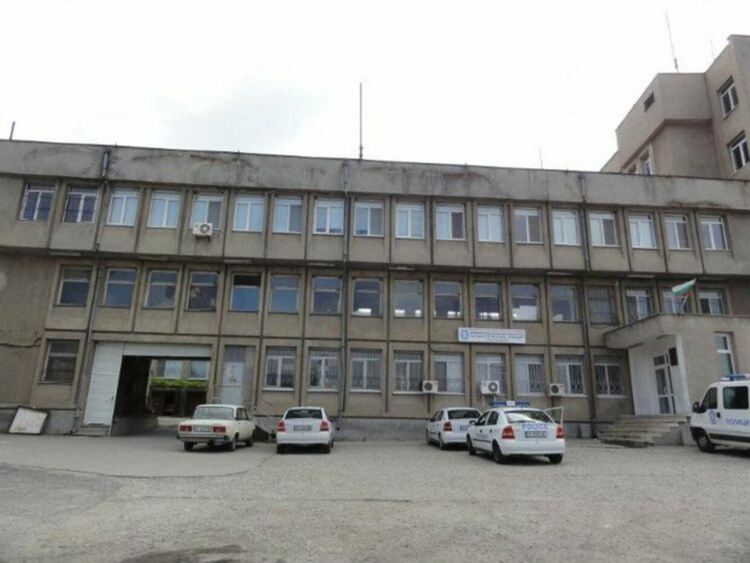 Временно преустановяват приемането на заявления за ускорено издаване на шофьорски книжки