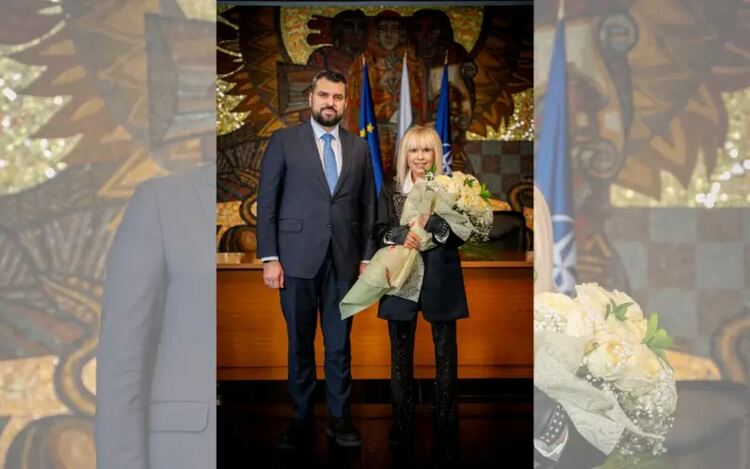 Лили Иванова бе удостоена със „Златна лаврова клонка“ на МВнР