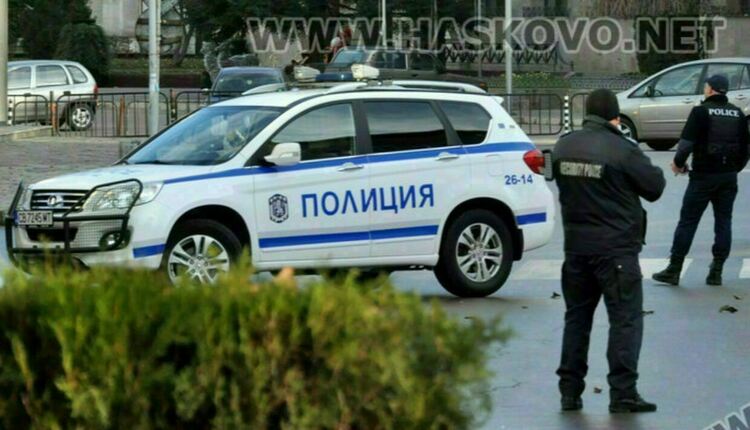 Издирват познайник на полицията за кражба на пари от поща, 15-годишен обра магазин в Хасково