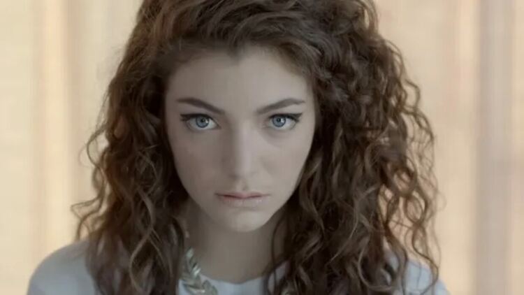Видеото на хита на Lorde „Royals“ влезе в клуба „Милиард гледания“