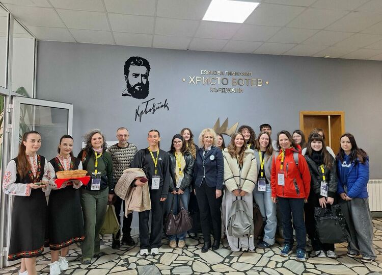 Еразъм+ обединява младежи от България и Франция в Езикова гимназия „Христо Ботев“
