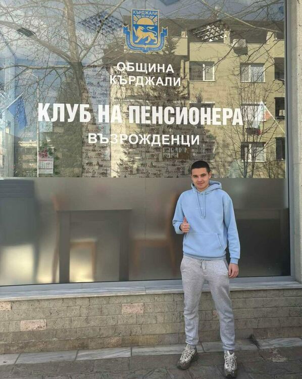 Социалният проект на Костадин Димов от ЕГ „Христо Ботев“ го изведе до Националния кръг на олимпиадата по гражданско образование
