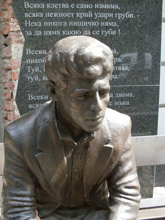 Любовната лирика на Пеньо Пенев оживява в изложбата „Обич и сурова нежност“