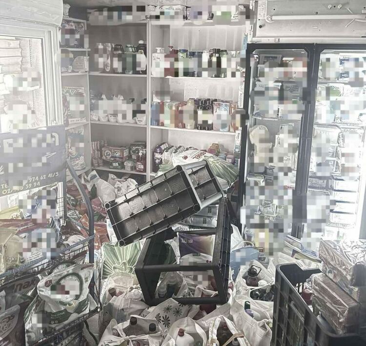 Откриха над 1 тон храни без документи в склад и магазин в Димитровград