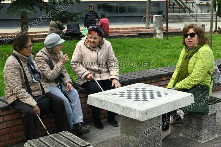 Предимно облачно време в първия ден на май