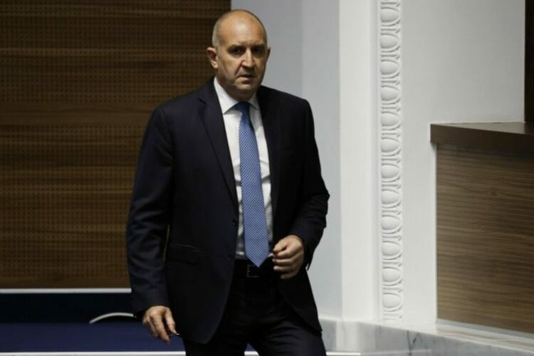 Очаква се Радев да предложи кабинет с трима вицепремиери, без сливане на министерства