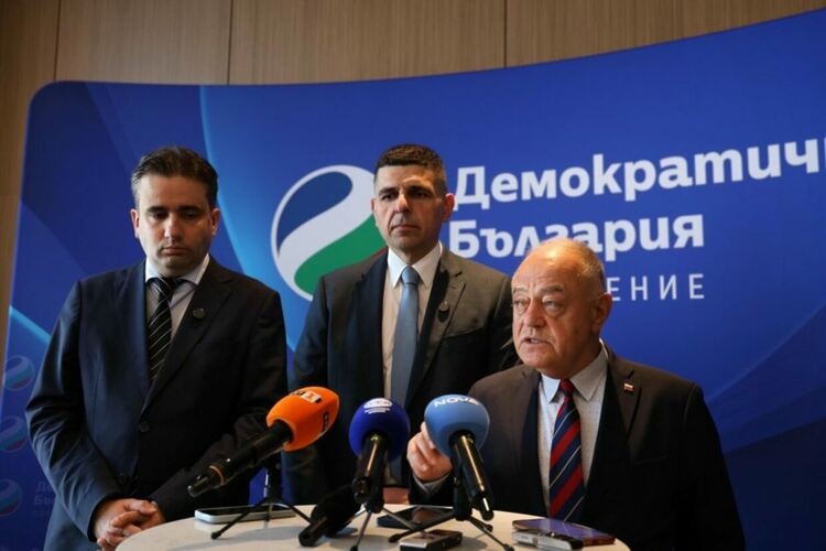 „Демократична България“: Вчера се появи „българският Дугин“ и ни каза, че сме с отпаднала необходимост