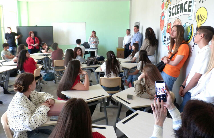 ОИЦ Хасково отпразнува 15 г. с обиколка на STEM центрове и пътуване с електробус