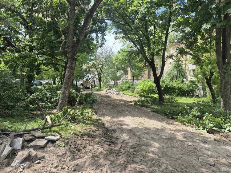 Започна обновяването на междублоковото пространство в центъра на Димитровград