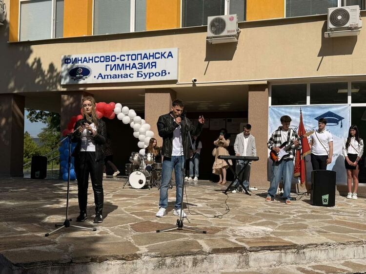 ФСГ „Атанас Буров“ в Хасково отпразнува патронен празник и изпрати Випуск 2026