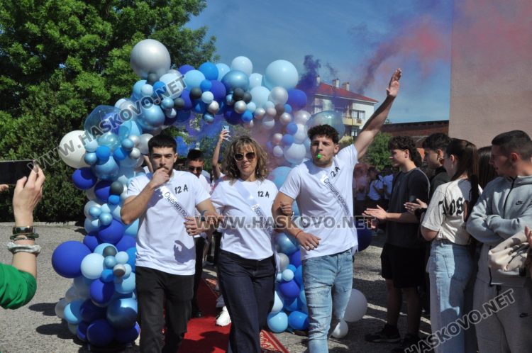 ПМГ „Акад. Боян Петканчин“ изпрати Випуск 2026 с емоционално тържество и много отличия
