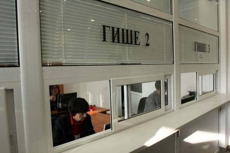 10% по-малко българи, 10% повече администрация: 600 000 души са на държавна заплата