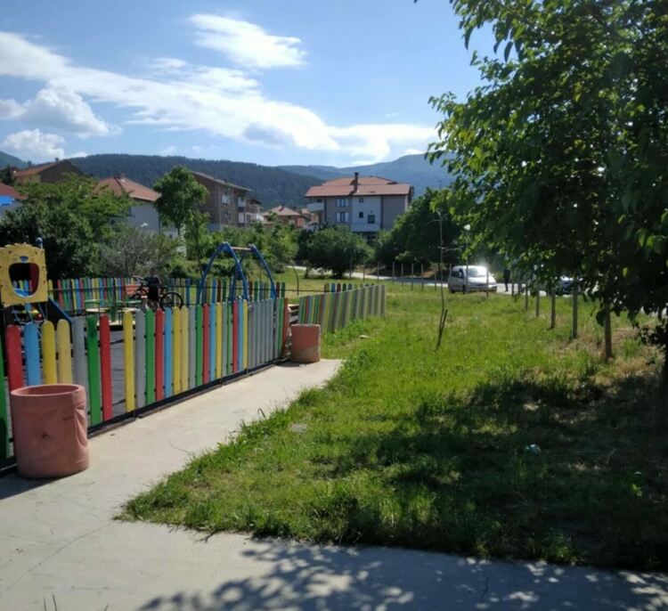 Община Асеновград: Честите и интензивни валежи през последните седмици значително затрудниха дейностите по косенето