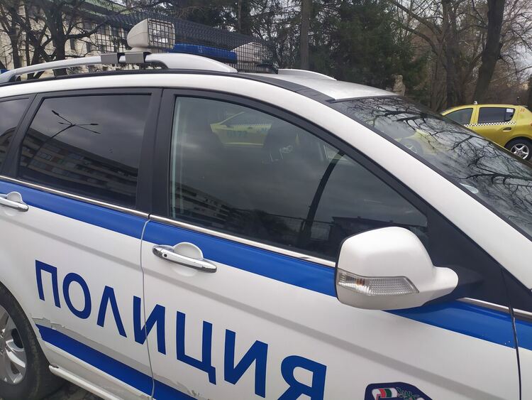 РУ-Кърджали издирва собствениците на велосипед и айфон