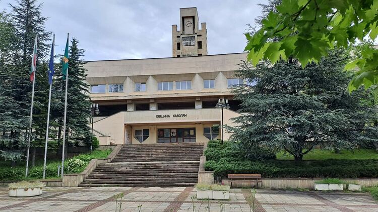 Смолян отбелязва своя празник с богата програма и звезди на родопския фолклор