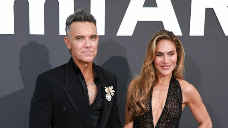 Robbie Williams също ще пее на финала на Мондиала