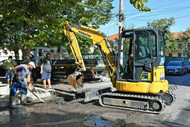 Изграждат временна връзка за осигуряване на водоснабдяване в части от Хасково