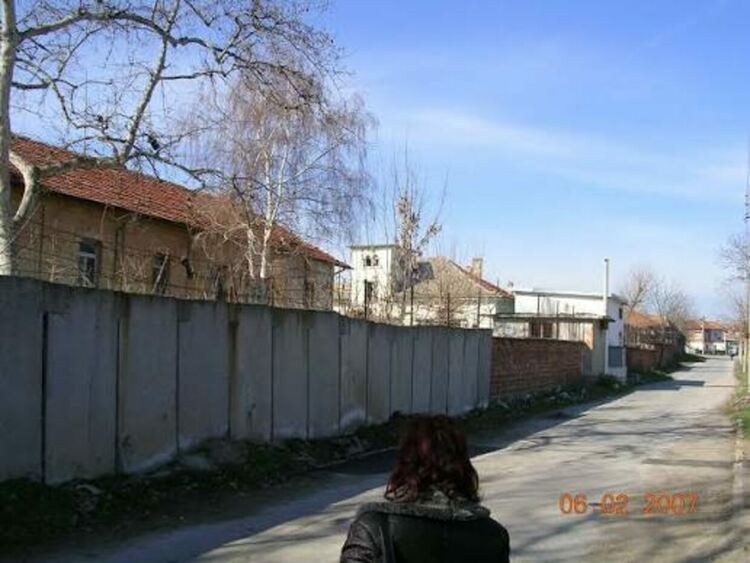 Бившите казарми в Симеоновград няма да стават бежански център