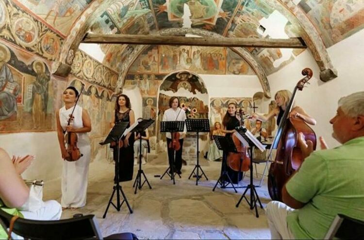 За пръв път арфа ще звучи в уникална църква на фестивала Arbanassi Summer Music