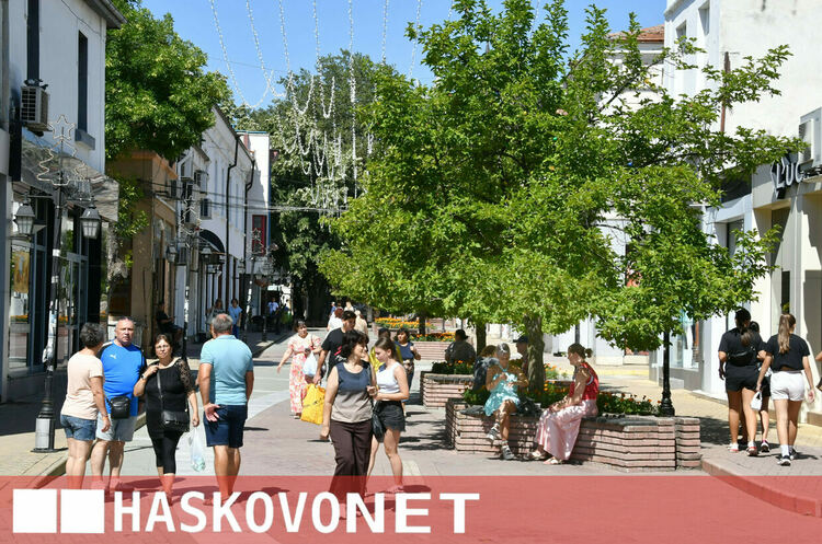 До 36 градуса и слънчево време в България днес