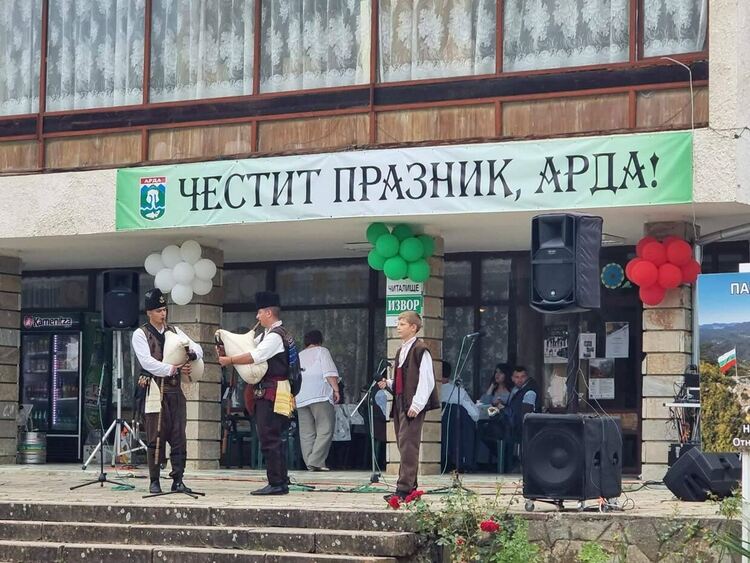 Стотици се стекоха на традиционния събор в Арда